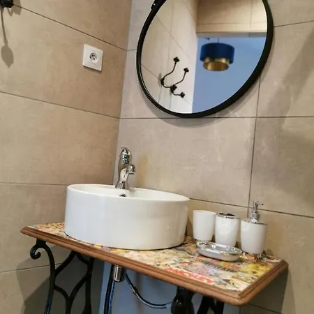 Maison De Typique Mentonnaise * 멍똥