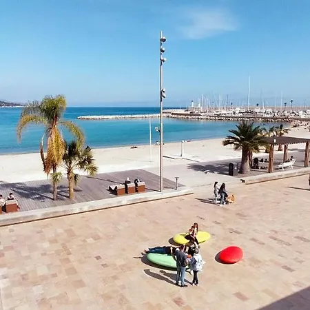 Maison De Typique Mentonnaise * 멍똥